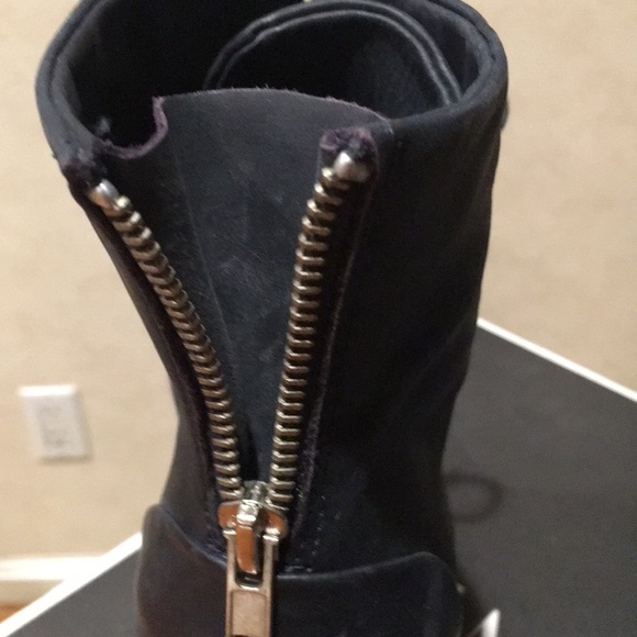 🔥☄️🔥🔥NWT SHOEMINT  Navy Leather Lace-Up Booties… - Picture 7 of 8